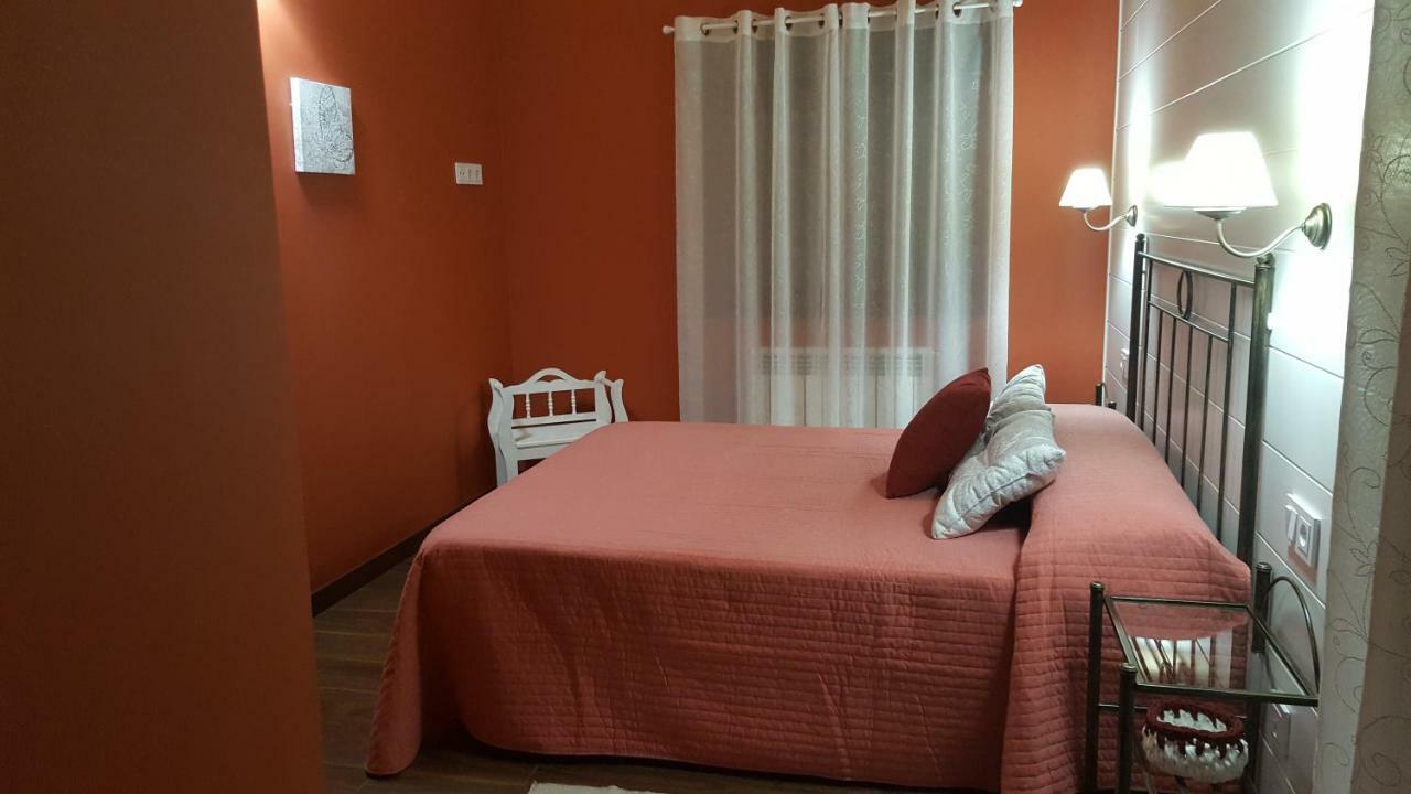 El Cordel De Gredos Guest House นาวาร์เรดอนดา เด เกรโดส ภายนอก รูปภาพ