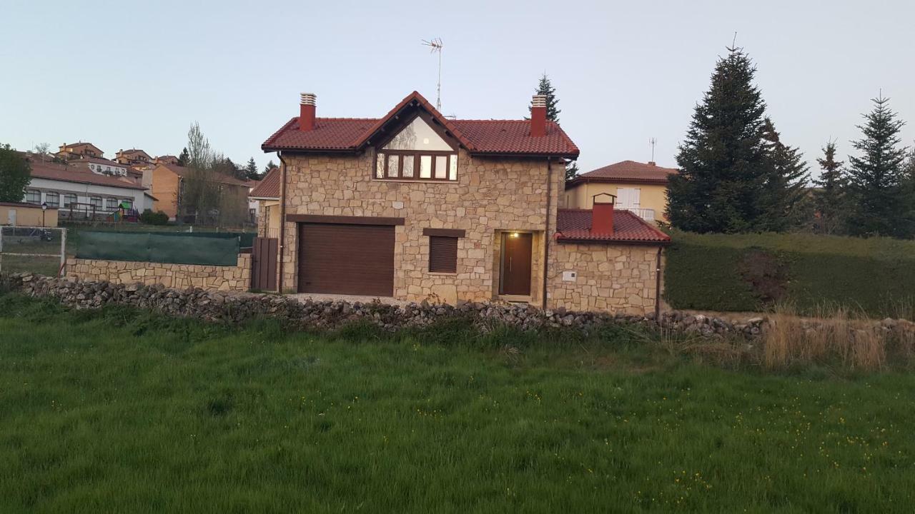 El Cordel De Gredos Guest House นาวาร์เรดอนดา เด เกรโดส ภายนอก รูปภาพ